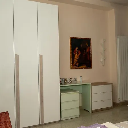 Stanza Con Bagno Privato In Attico *